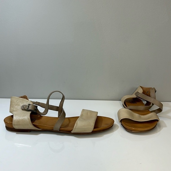 Miz Mooz Amanda Cross Strap Adjustable Buckle Sandals Size 10 - Picture 1 of 16